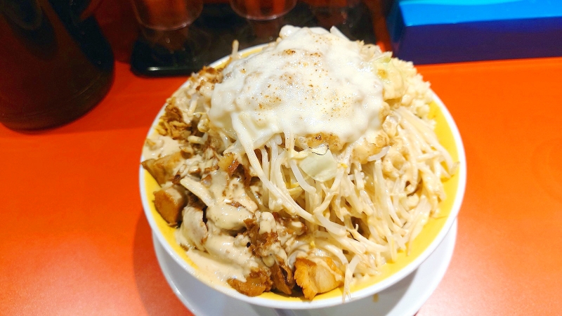 BUTAKIN 神戸元町店 - まぜそばも二郎系！もりもりの麺にガーリック