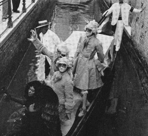 Leonor Fini, Stanislas Lepri et Jean Dessier au carnaval de Venise