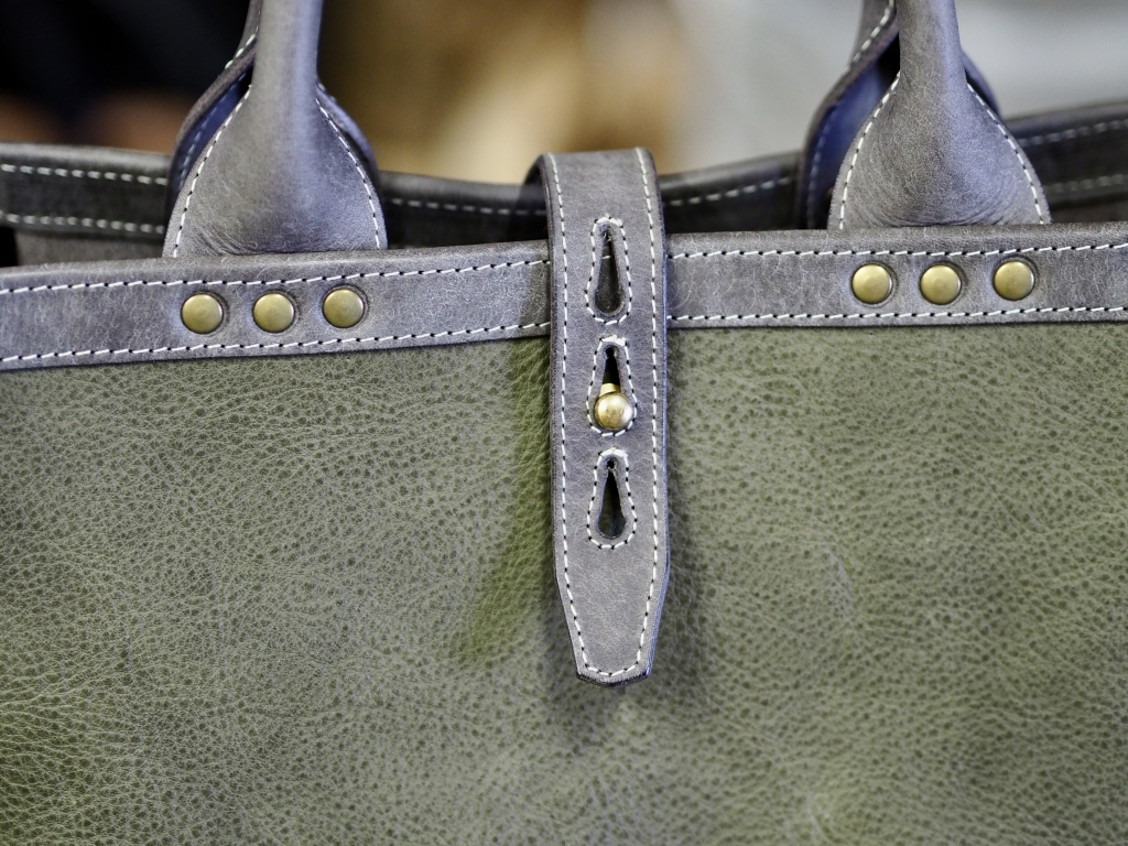 クロスパッチ　レザー　ブラック トートバッグ　ミリタリー　キャンバス　再構築 クロスパッチ レザー ブラック トートバッグ ミリタリー