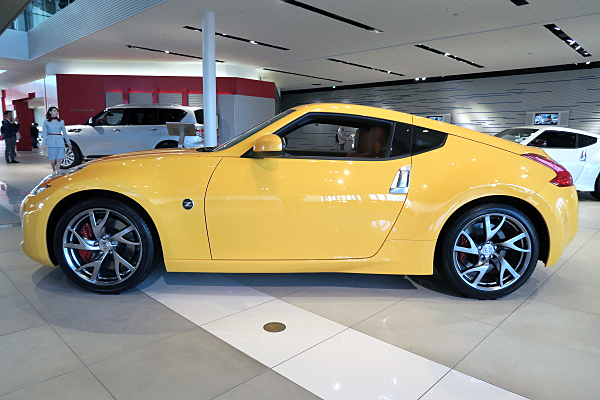 日産 フェアレディZ バージョン ST : イエロー Nissan Fairlady 日産 フェアレディZ バージョン ST : イエロー Nissan Fairlady