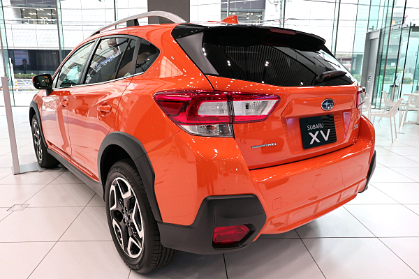 スバル XV 2.0i-S アイサイト : オレンジ Subaru XV 2.0i-S EyeSight