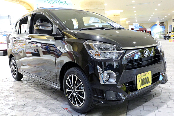 ダイハツ ミラ イース X +オプションパーツ Daihatsu Mira e:S X