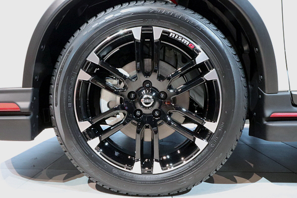 白いボディがかっこいい！日産 エクストレイルがトミカになって
