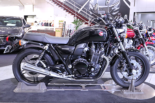 ホンダ CB1100 タンク　ブラック CB1100叙情インプレ編 多くを望まない溶け込む黒、覚悟を決めた