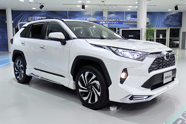 【赤字覚悟！】RAV4 PHV モデリスタ エアロセット パールホワイト070 赤字覚悟！】RAV4 PHV モデリスタ エアロセット パールホワイト