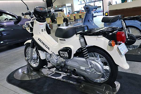 ホンダ クロスカブ 50 ホワイト Honda Cross Cub 50 : White