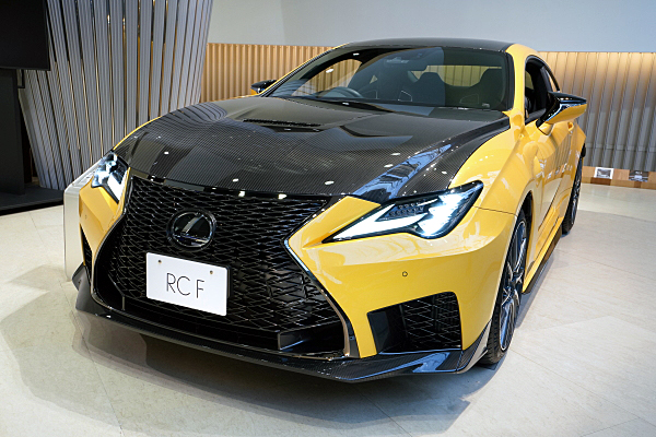 レクサス RC F カーボン エクステリア パッケージ イエロー (2