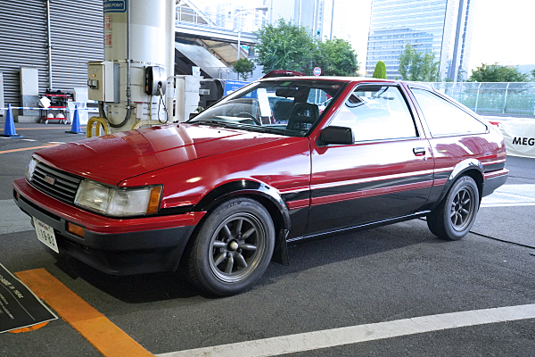トヨタ カローラ レビン GTV 1983 AE86 レッド / ブラック Toyota