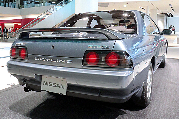 日産 スカイライン 4ドア GTS25 タイプX・G 1993 R32 グレー Nissan