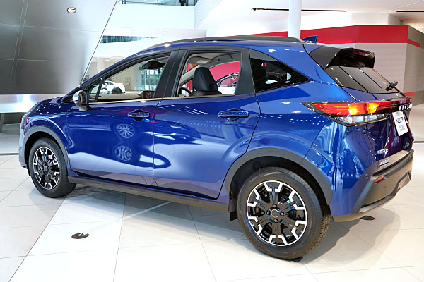 ブルー　ノート 日産 ノート オーテック クロスオーバー ブルー Nissan Note