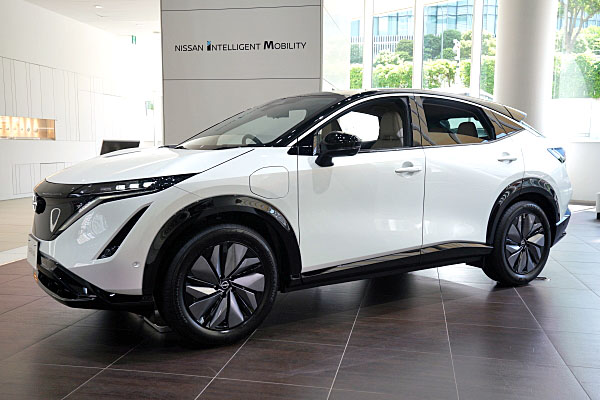 日産 アリア B6 ホワイト / ブラック Nissan Ariya B6 : White 日産 アリア B6 ホワイト / ブラック Nissan Ariya B6 : White