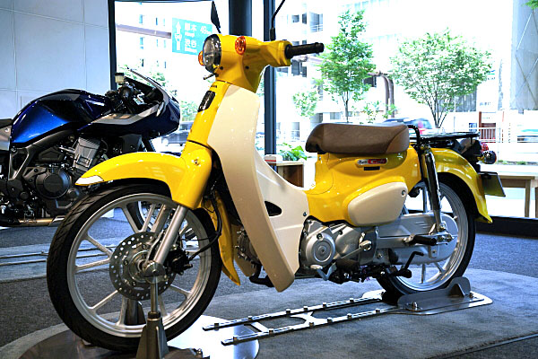 ホンダ スーパーカブ110 イエロー Honda Super Cub 110 : Yellow