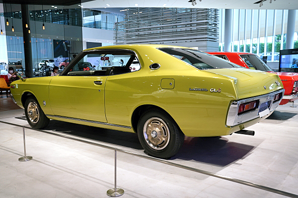 日産 ローレル ハードトップ 2000GL-6 1972 KHC130 Nissan