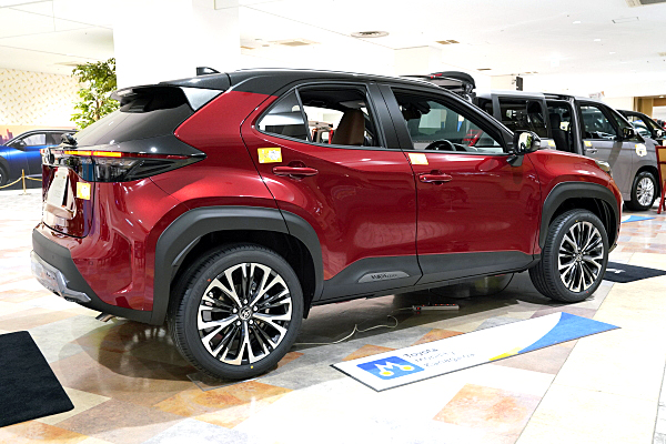 トヨタ ヤリスクロス Z アドベンチャー レッド / ブラック Toyota