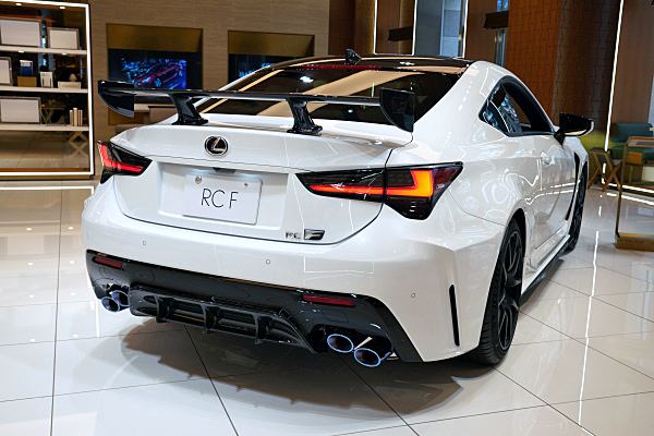 レクサスRCF 純正赤アームレスト (パフォーマンスパッケージ純正) LEXUS レクサスRCF 純正赤アームレスト (パフォーマンスパッケージ純正
