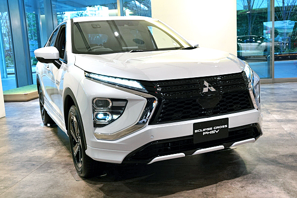 三菱 1/18 エクリプスクロス ECLIPSE CROSS ホワイト J03-05-109