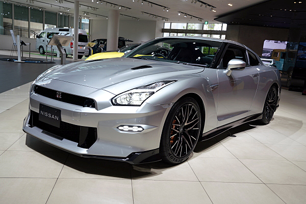 京商 1/18 日産R35 GT-R プレミアムエディション シルバー 京商 1/18 日産R35 GT-R プレミアムエディション シルバー