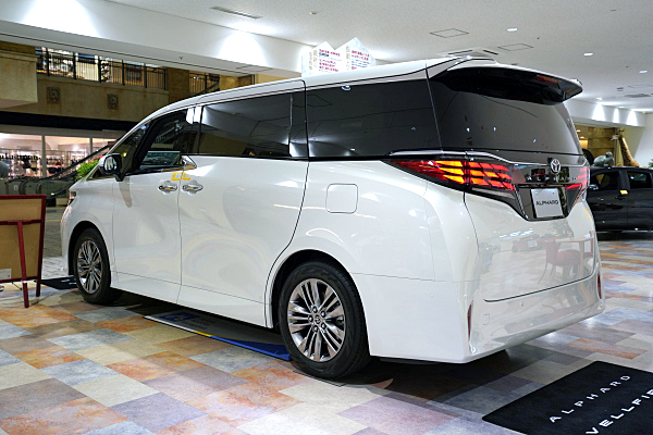トヨタ アルファード Z ホワイト Toyota Alphard Z : White