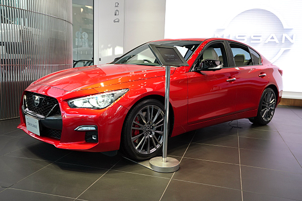 日産 スカイライン 400R レッド Nissan Skyline 400R : Red | Car and Moto in Japan