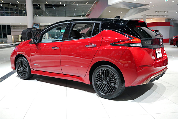 日産 リーフ e+ X 90周年記念車 レッド / ブラック Nissan Leaf e+ X