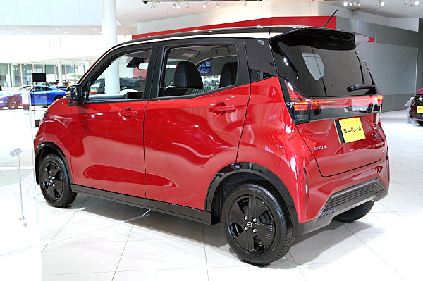 日産 サクラ X 90周年記念車 レッド / ブラック Nissan Sakura X 日産 サクラ X 90周年記念車 レッド / ブラック Nissan Sakura X