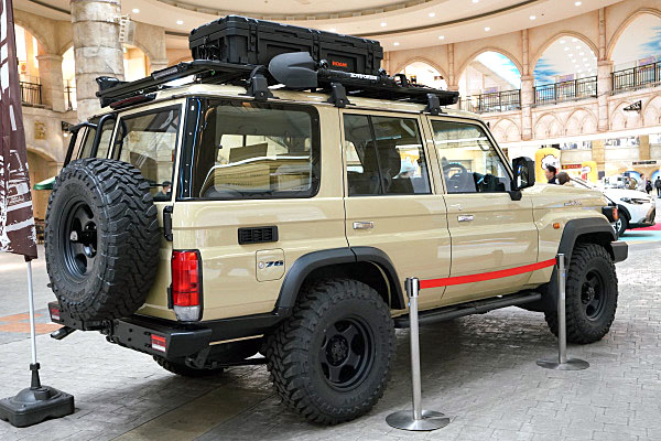 トヨタ ランドクルーザー 70 AX ベージュ + アクセサリー Toyota Land