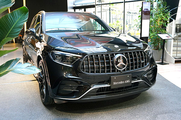 ベンツAMG GLC63S 艶ありグロスブラックエンブレムステッカー