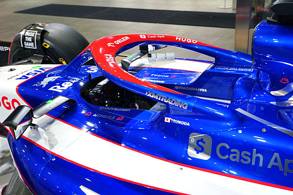 F1 ビザ・キャッシュアップ VCARB フロントノーズ オブジェ 角田