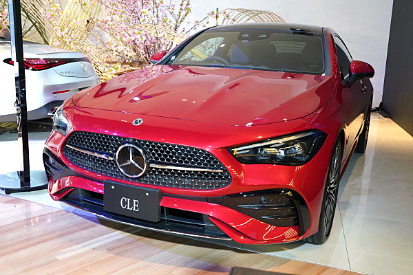 メルセデス・ベンツ CLE200 クーペ スポーツ レッド Mercedes-Benz