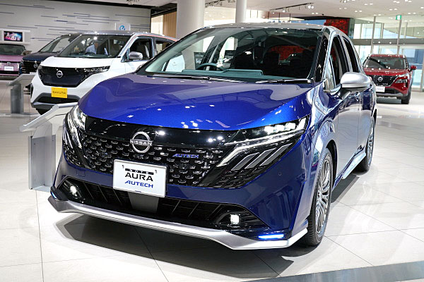 日産 オーラ オーテック ブルー / ブラック Nissan Aura AUTECH : Blue 
