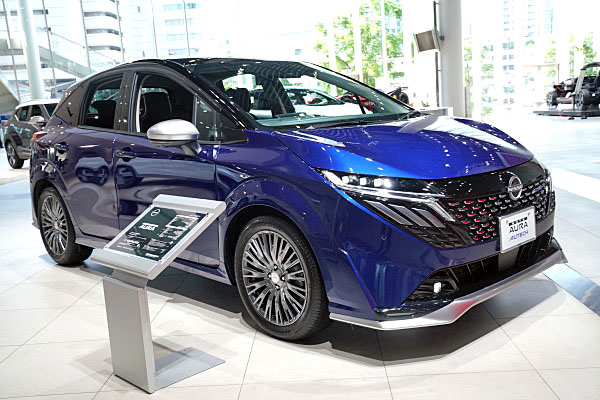 日産 オーラ オーテック ブルー / ブラック Nissan Aura AUTECH : Blue 