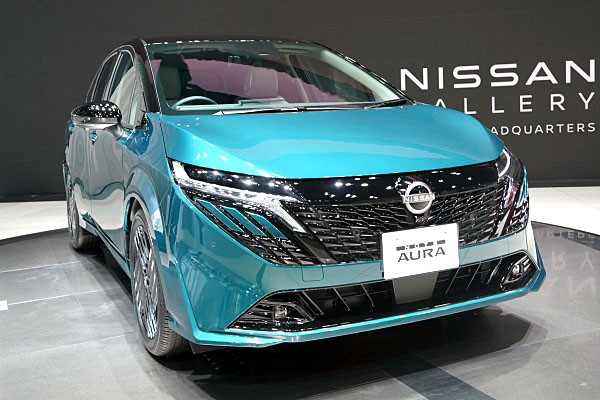 日産 オーラ G グリーン / ブラック Nissan Aura G : Green / Black