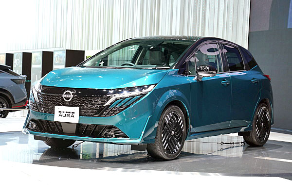 日産 オーラ G グリーン / ブラック Nissan Aura G : Green / Black