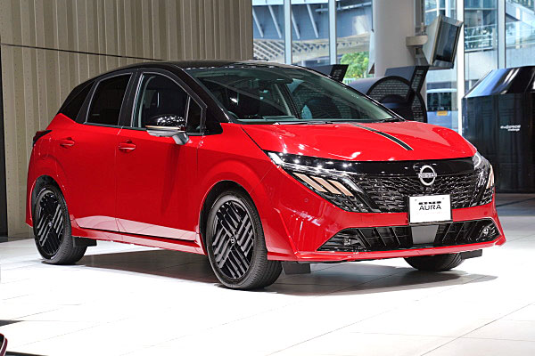 Grow製 日産オーラ アイライン NISMOレッド左右 未体験の走りへ !! ノート