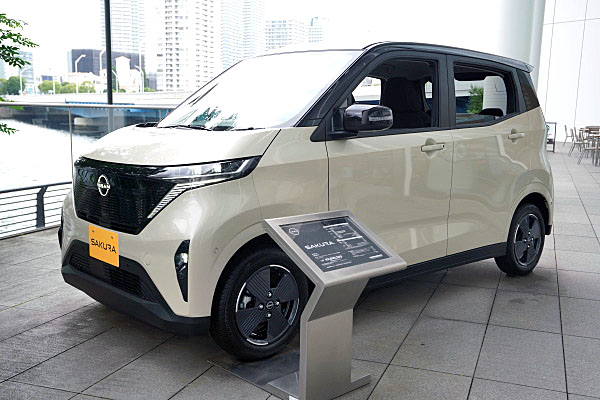 日産 サクラ X バニラ / ブラック Nissan Sakura X : Vanilla