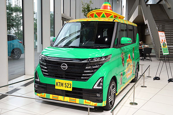 日産 ルークス ハイウェイスター X ケツメルークス Nissan Roox