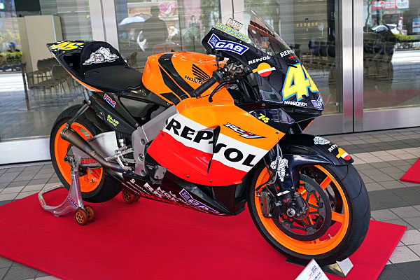 ホンダ RC211V 2003 モトGP #46 Honda RC211V 2003 MotoGP #46 | Car