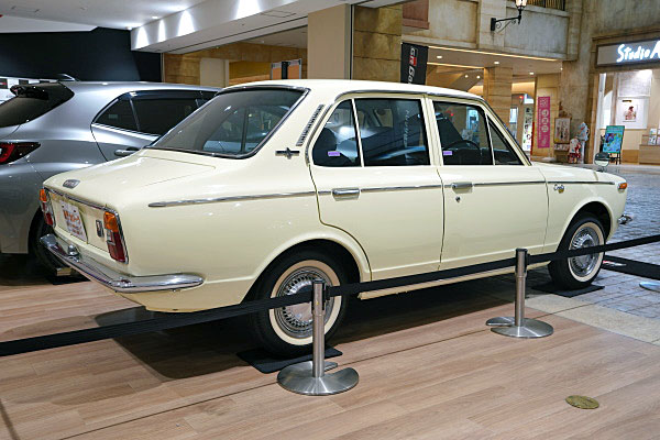 エ*ン様 E-KE70　カローラ　旧車 トヨタ カローラ デラックス 1966 - 1970 KE11 Toyota Corolla