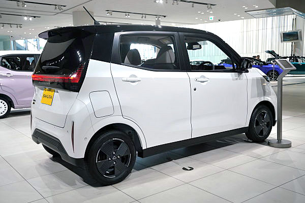 1インチエクステンション　(白サクラ✕ブラック) 特別な日産サクラX 90周年記念車 ブラック NISSAN SAKURA X 90th