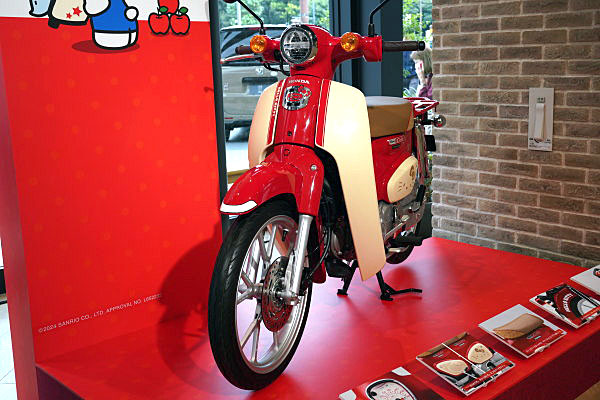 ホンダ スーパーカブ 110 ハローキティ レッド Honda Super Cub ホンダ スーパーカブ 110 ハローキティ レッド Honda Super Cub