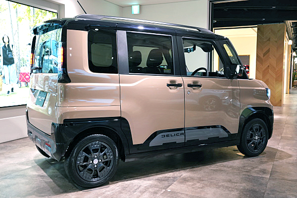 三菱 デリカミニ T プレミアム デリ丸パッケージ ベージュ / ブラック