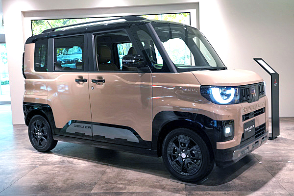 三菱 デリカミニ T プレミアム デリ丸パッケージ ベージュ / ブラック