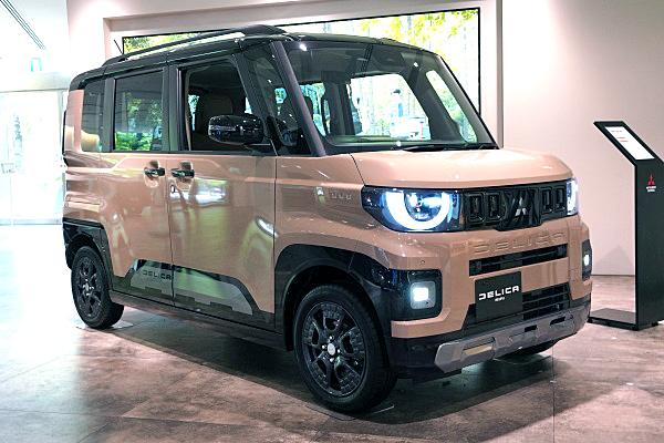 三菱 デリカミニ T プレミアム デリ丸パッケージ ベージュ / ブラック