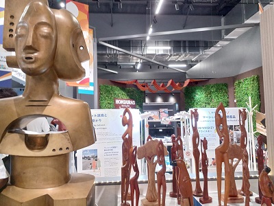 木製彫刻引き出し付き エチオピア 万博コモンズ 木製彫刻