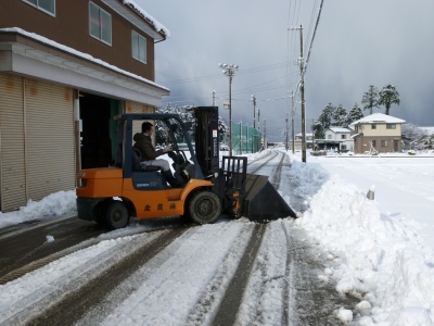 フォークリフトが除雪車に | 林農産Blog