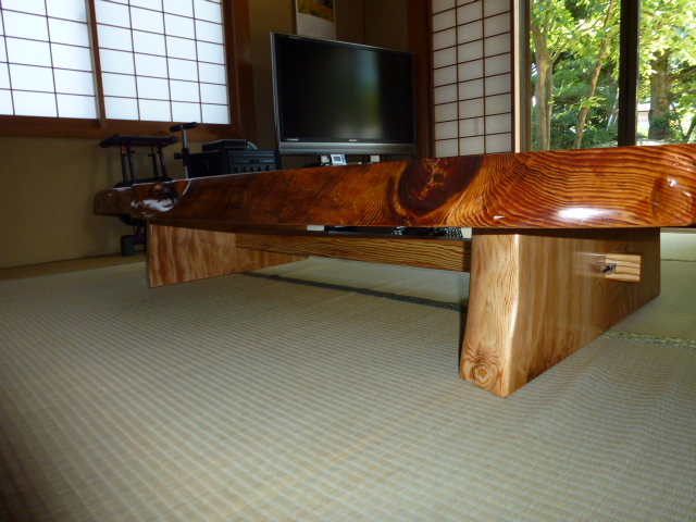 島根県産 黒松の肥松 樹齢約350年 座卓納品 | 松村木材 Blog