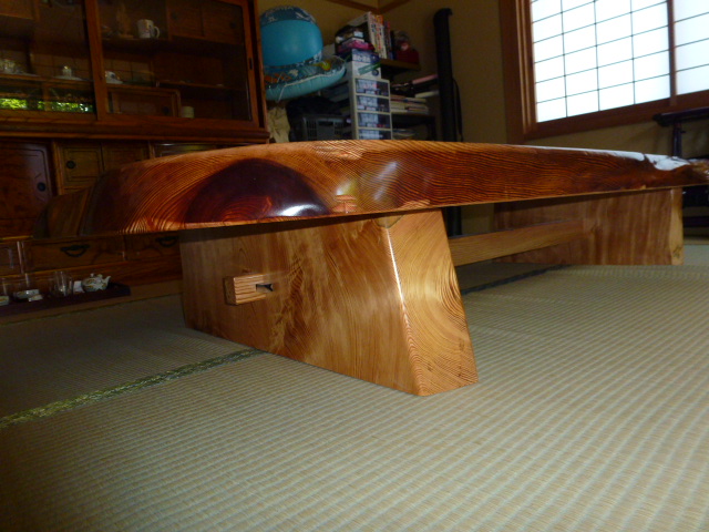 島根県産 黒松の肥松 樹齢約350年 座卓納品 | 松村木材 Blog