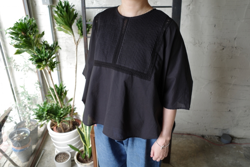 24SS　ミズイロインド　ピンタックショートポンチョ　ブラック 美品 ミズイロインド 24SS ピンタックショートポンチョ ブラック