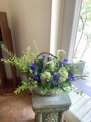 ピンクのススキと秋の小花 ドライフラワースワッグ お月見にも！花瓶