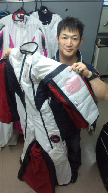 身ひとつで空を飛ぶ?!ウィングスーツの伊藤慎一さん | フリーダイバー